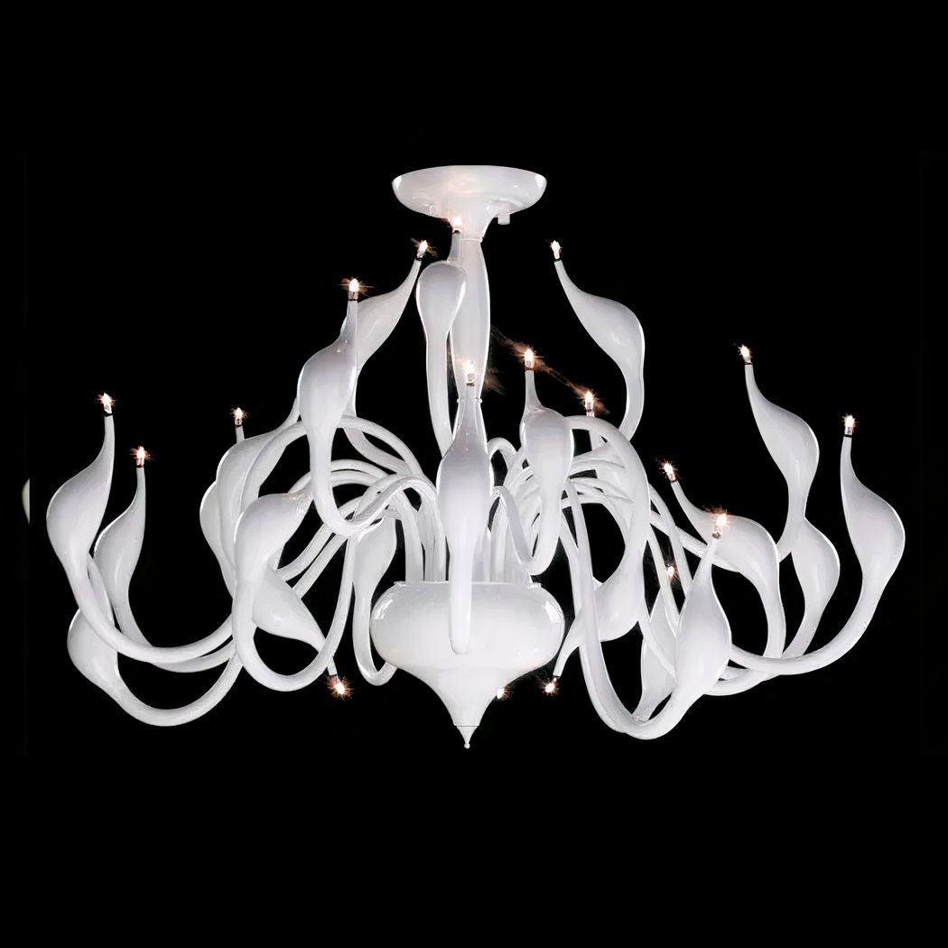Oriental chandelier with majestic arabesques