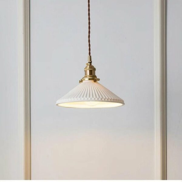 on a white background we see a white ceramic and copper suspension in the vintage style