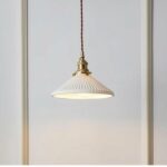 on a white background we see a white ceramic and copper suspension in the vintage style