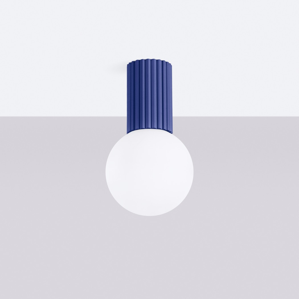 IMG_22_09_25_Lustre-plafonnier_moderne_couleurs_expressives_7.jpg Blue fluted cylindrical ceiling fitting topped with a round white glass globe