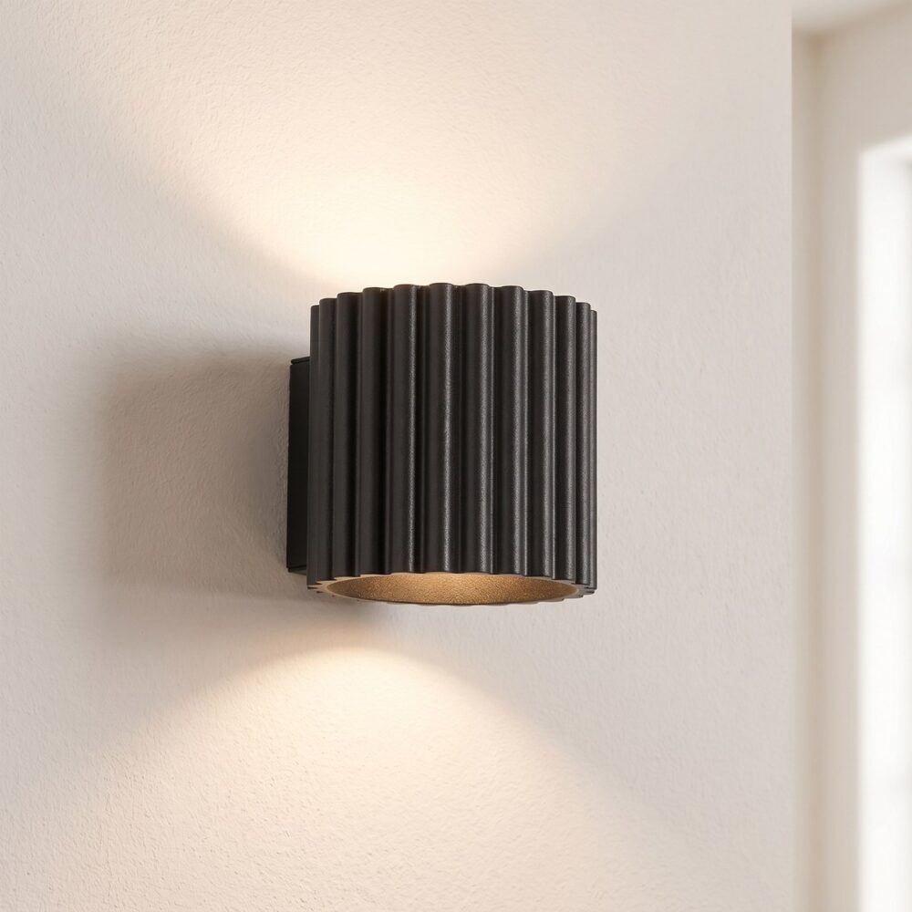 Modern grooved aluminium wall light