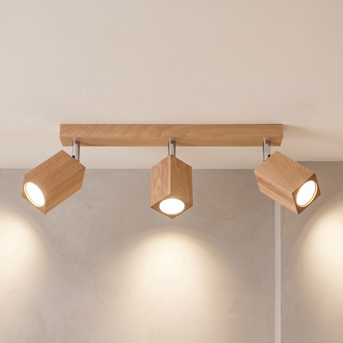 Ceiling light, 3 adjustable oak spots on bar Ceiling light with 3 adjustable oak spots