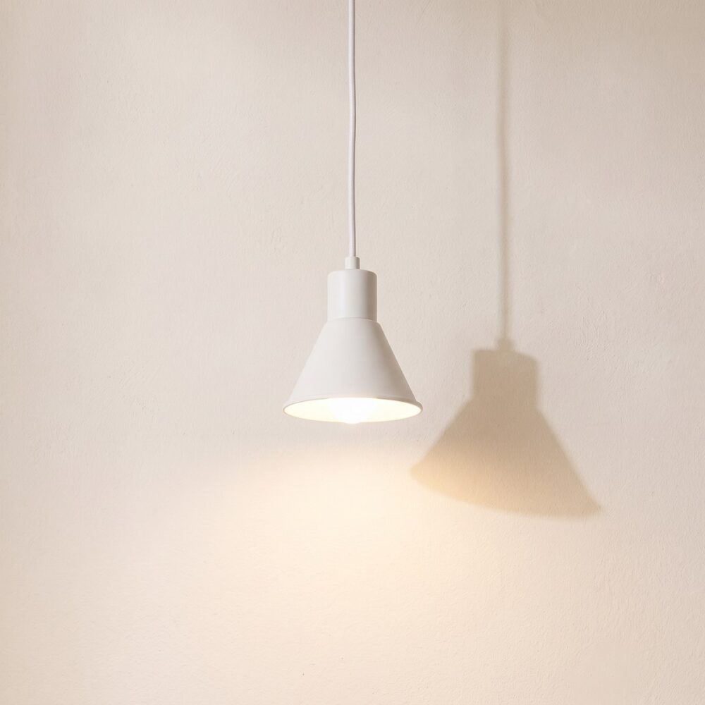 Industrial conical pendant light in black or white steel